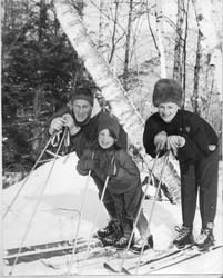 1964 SkiersDad&Mia&Mom